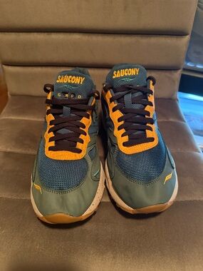 Men’s Saucony 3D Grid Hurricane Sneakers Size 9 Green/Orange